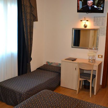 Hotel Caravelle&Minicaravelle Lido di Jesolo Exteriör bild