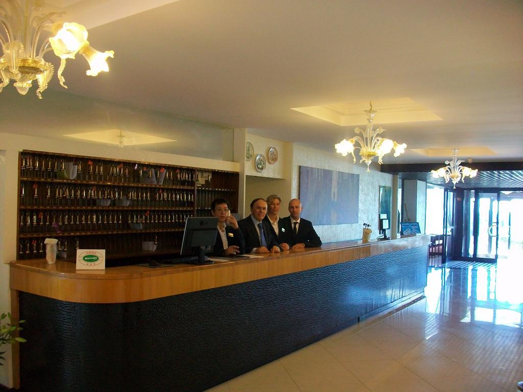 Hotel Caravelle&Minicaravelle Lido di Jesolo Exteriör bild